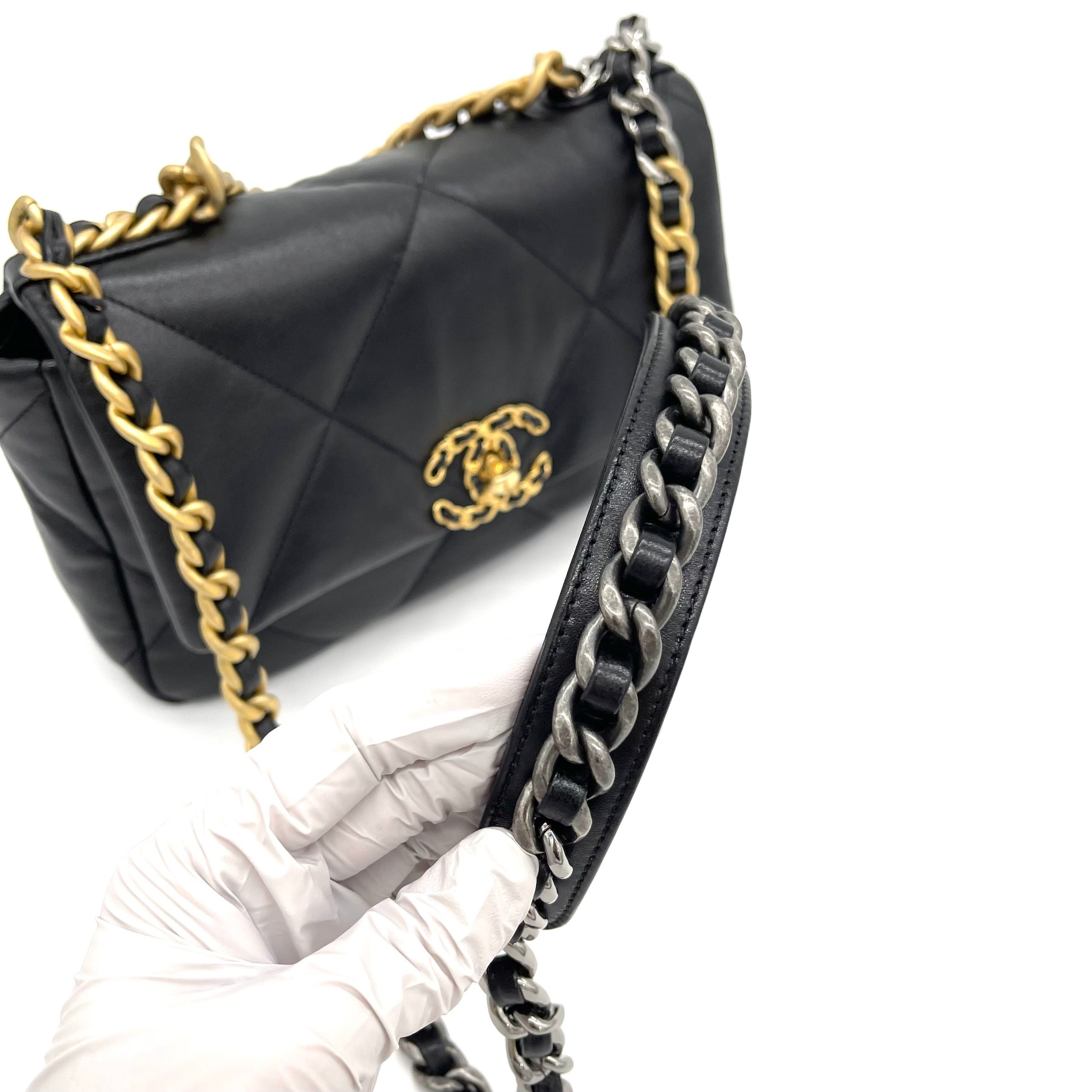 CHANEL Lambskin Quilted Medium Chanel 19 Flap Black 2023