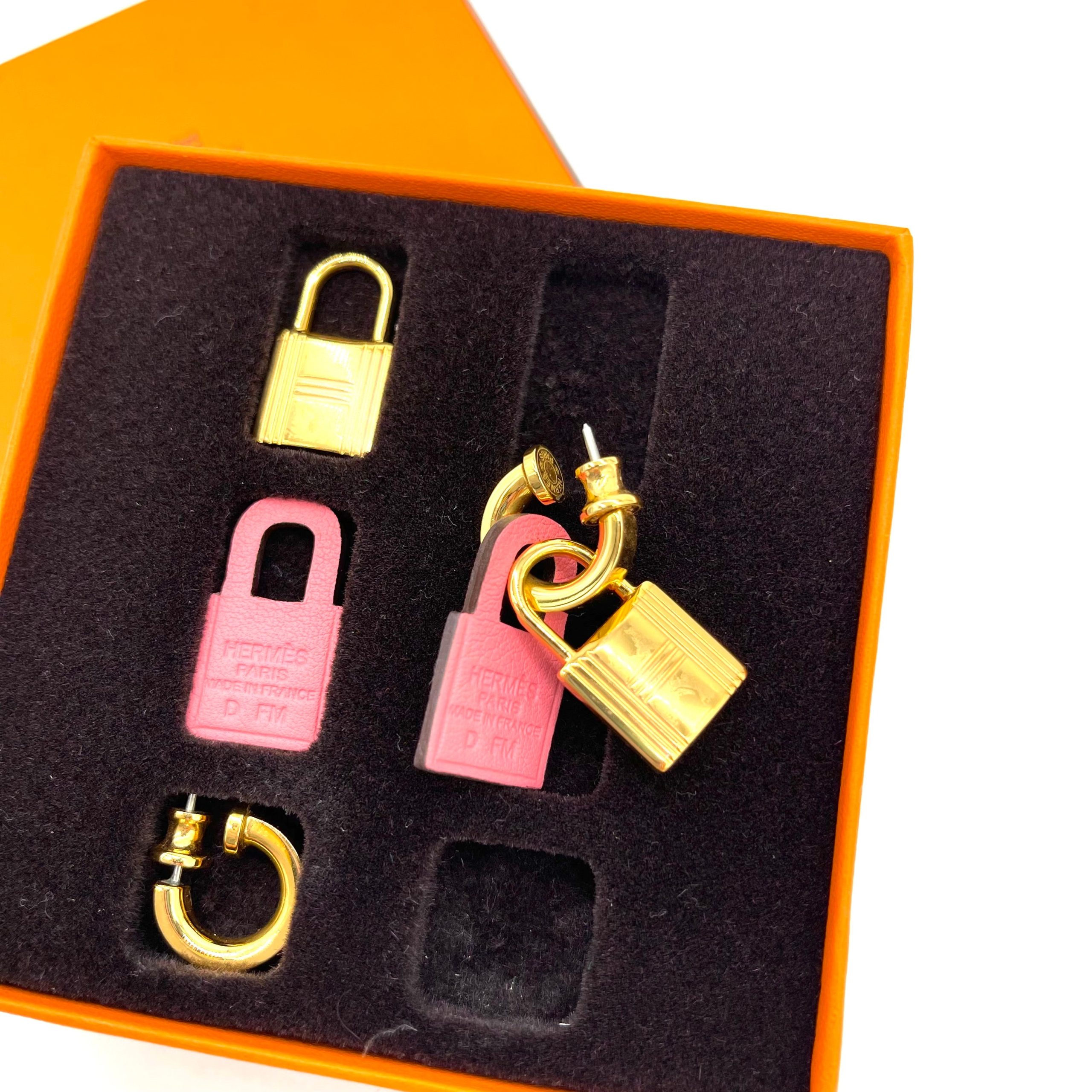 HERMES Swift O'Kelly Earrings Pink