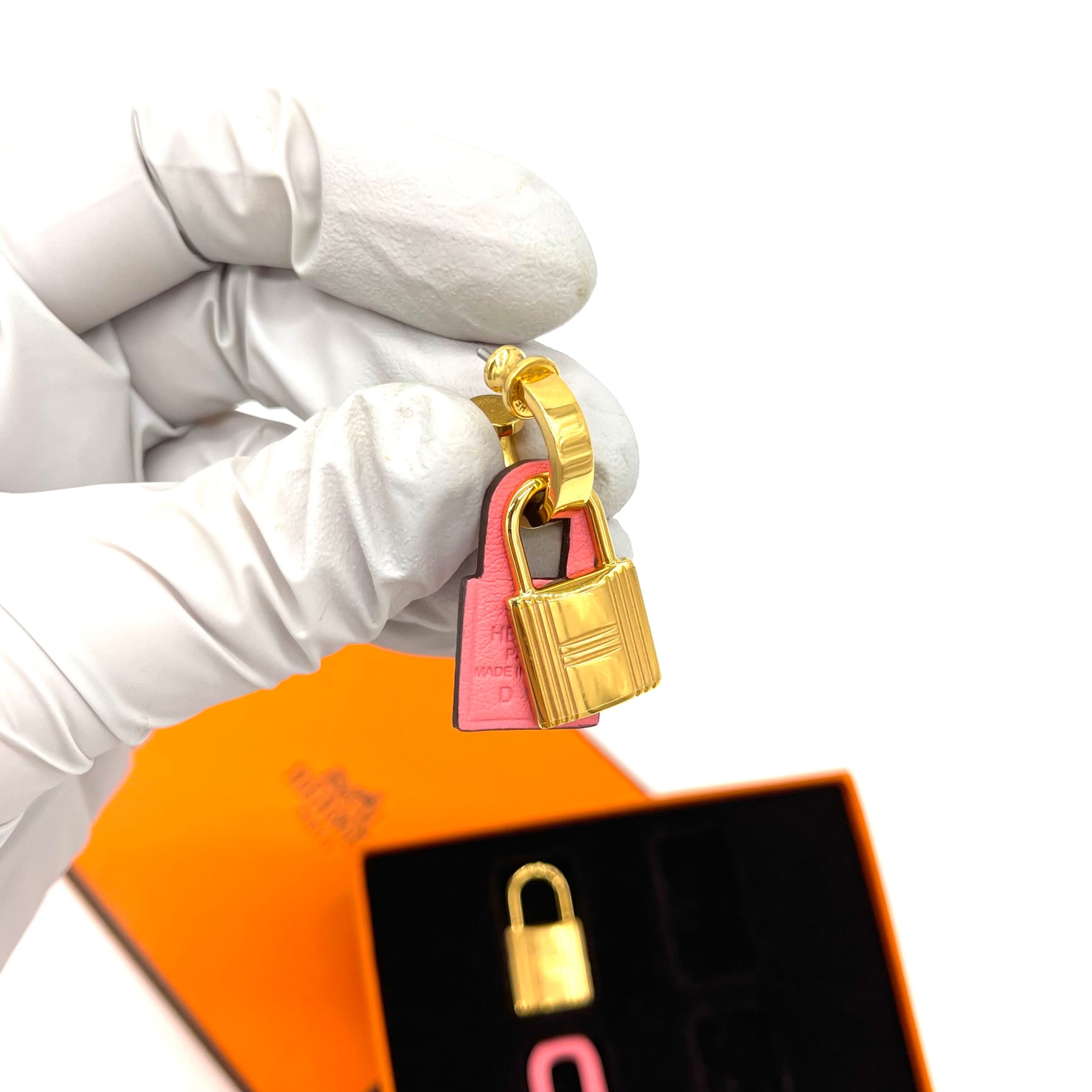 HERMES Swift O'Kelly Earrings Pink