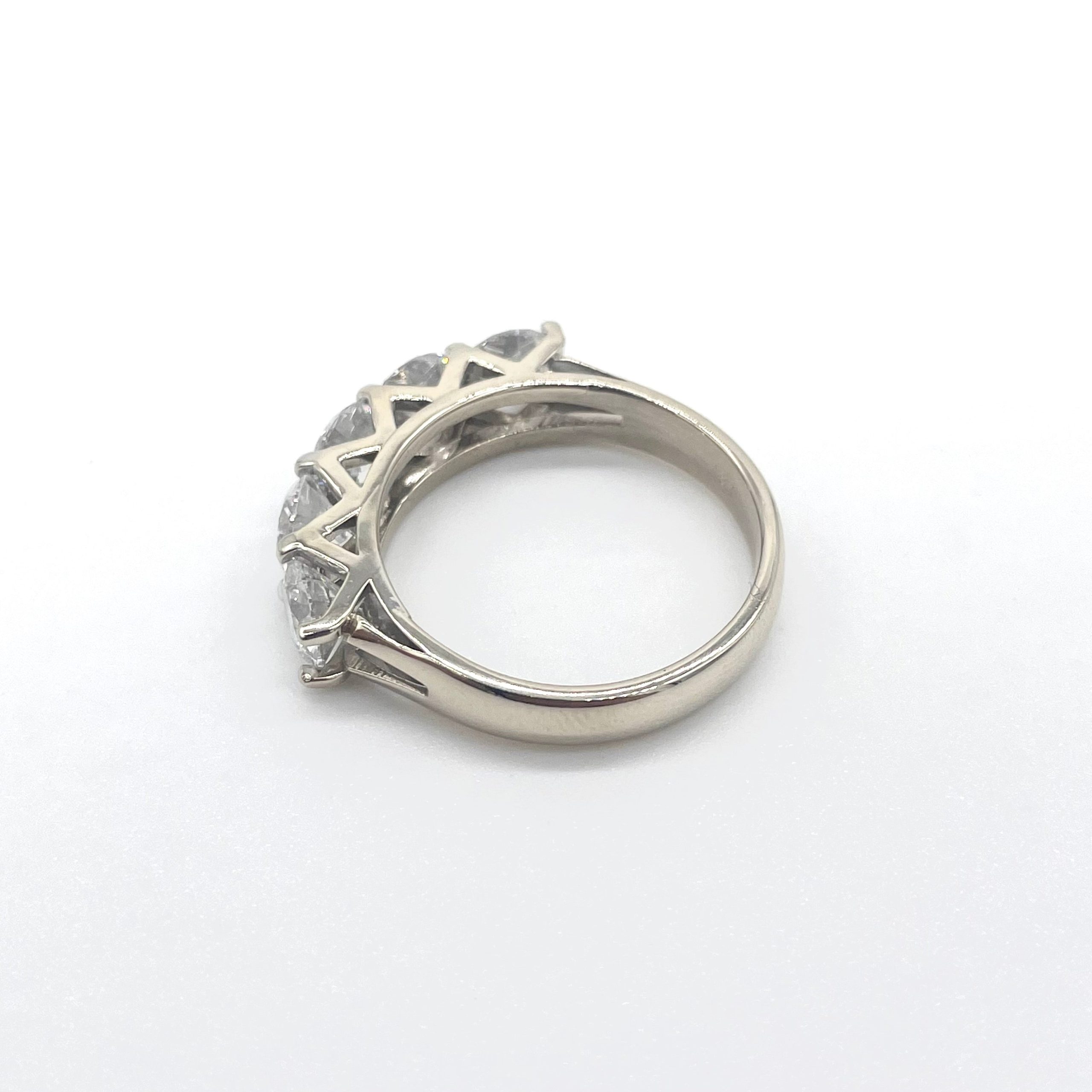 5 Diamonds & 18k White Gold Ring