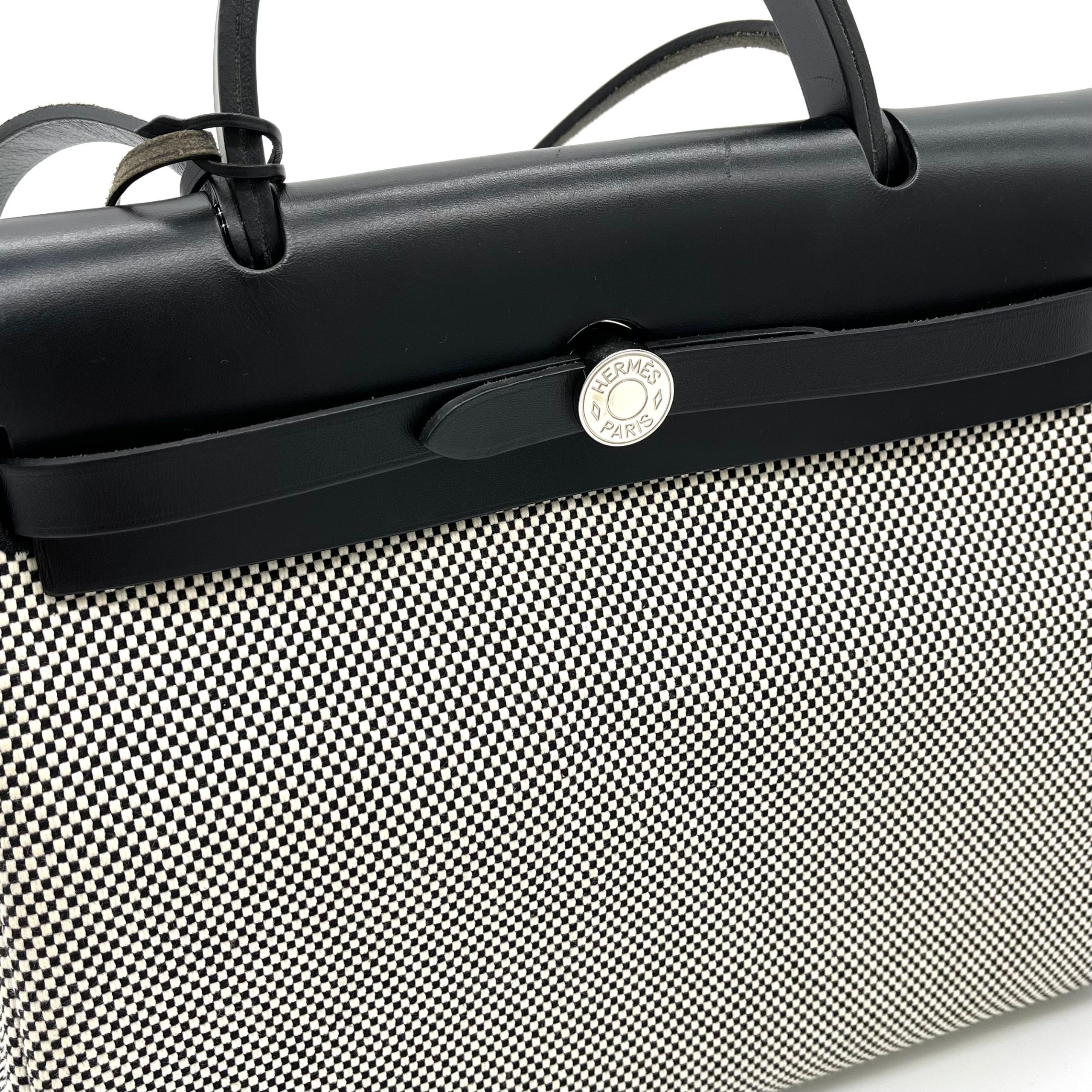 HERMES Vache Hunter Criss Viking Herbag Zip Retourne 31 PM Ecru Black