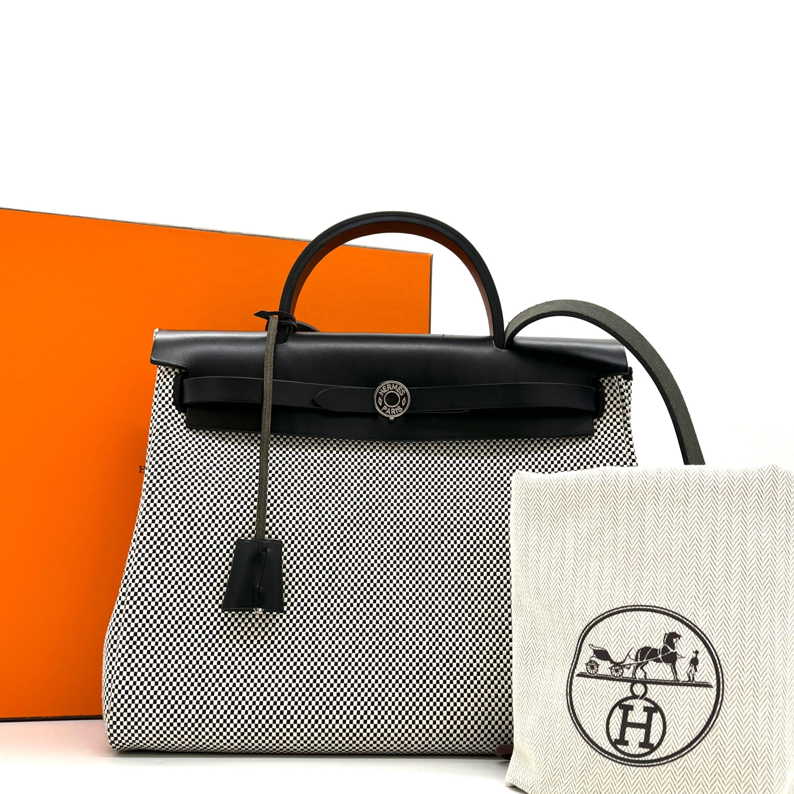 HERMES Vache Hunter Criss Viking Herbag Zip Retourne 31 PM Ecru Black