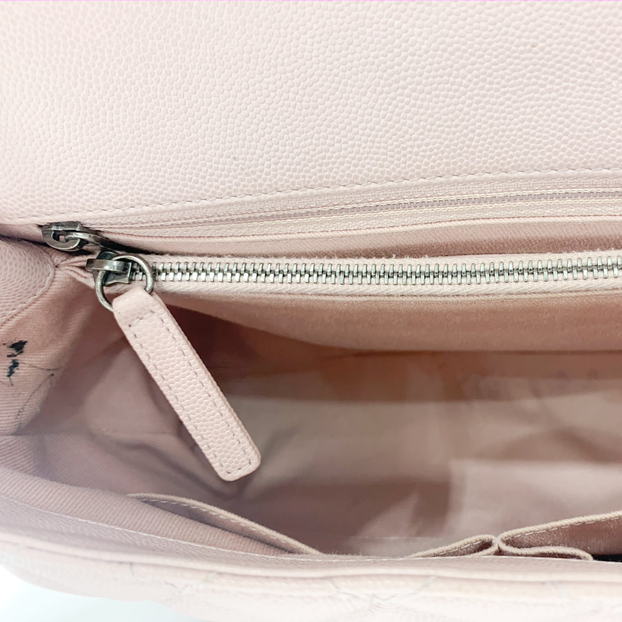 CHANEL Caviar Quilted Medium Coco Handle Flap Bag